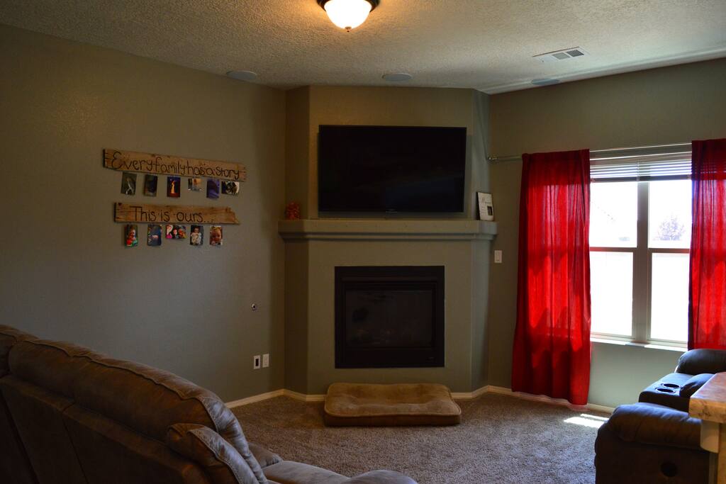 Living room , TV and gas fireplace