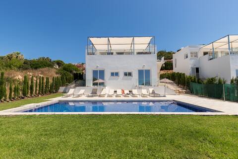 Villa Sunset ❤️Seaviews ❤️Free AC & WiFi