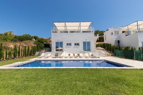 Villa Sunset ❤️Seaviews ❤️Free AC & WiFi