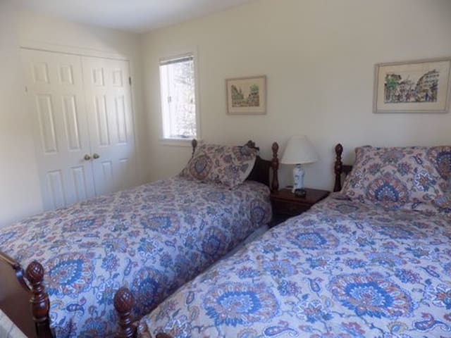 Close to Dartmouth/DHMC, Twin, Sauna, Quiet