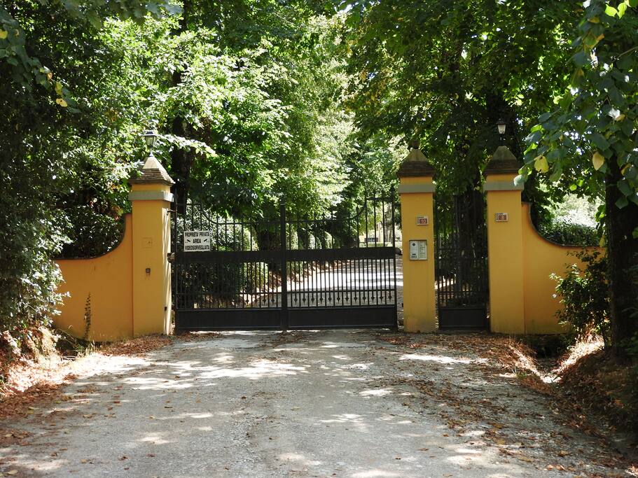 Gate