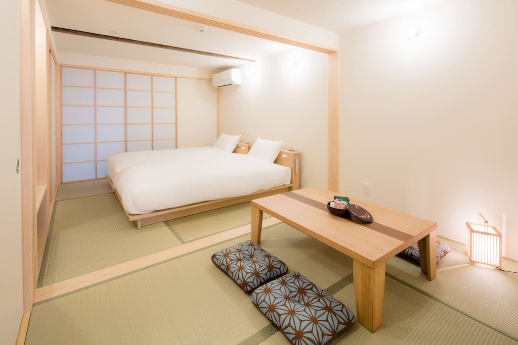 The view of the bed room on the 1st floor.
TV available.
1階の寝室&和室の眺めです。TVが1台ございます。