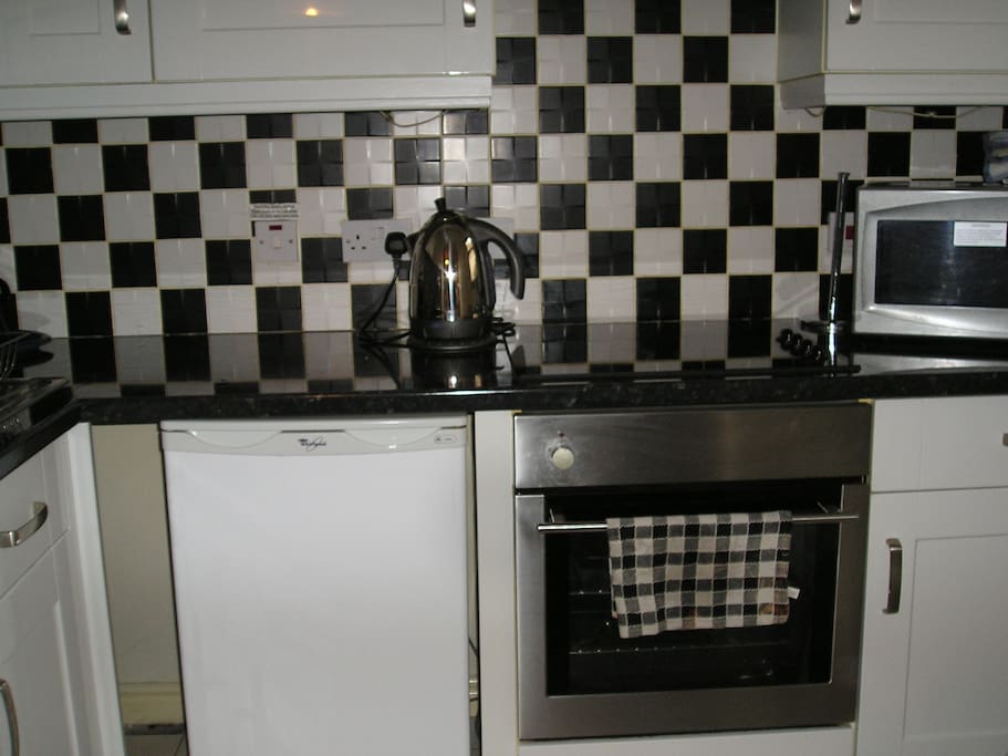 fully fitted kitchen
