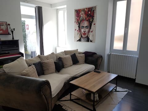 Top Airbnb: Townhouse with a patio à Paray Le Monial