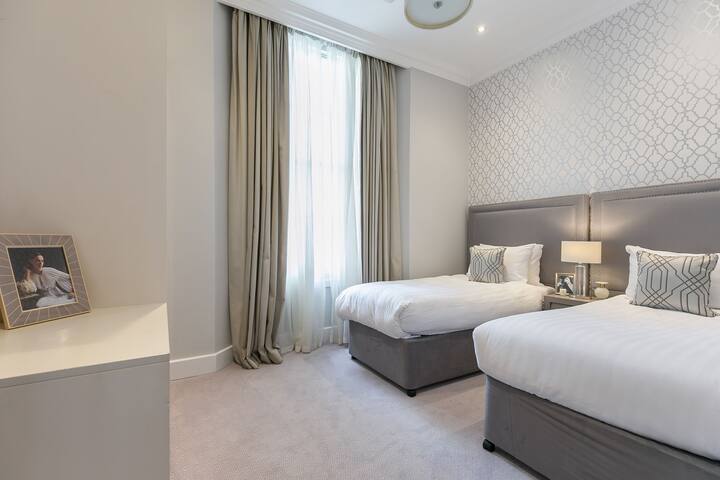 Luxurious 3 bed in Paddington with A/C gallery image 4