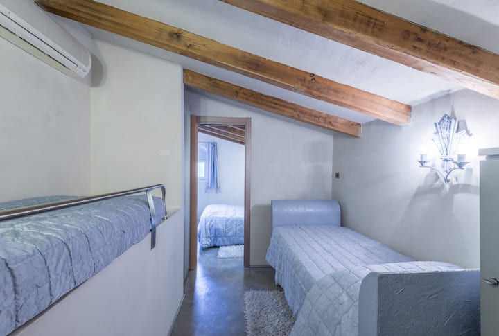 غرفة النوم 3 (سريران مفردان)