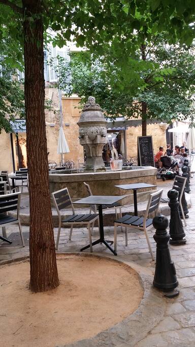 Place des Trois Ormeaux