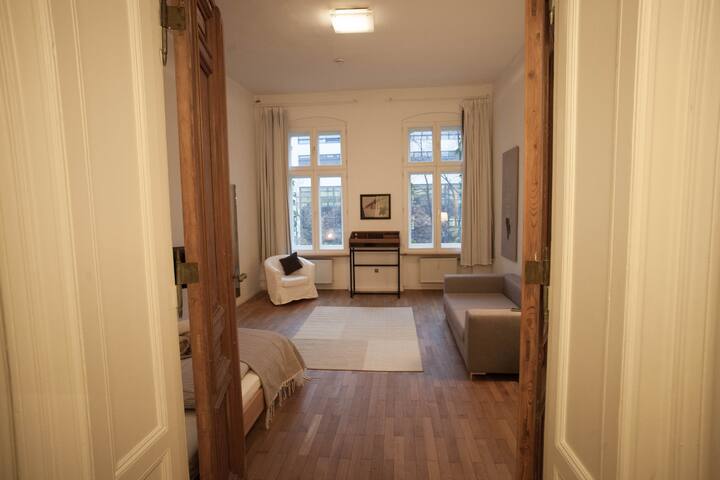 Artsy spacious flat, centrally located