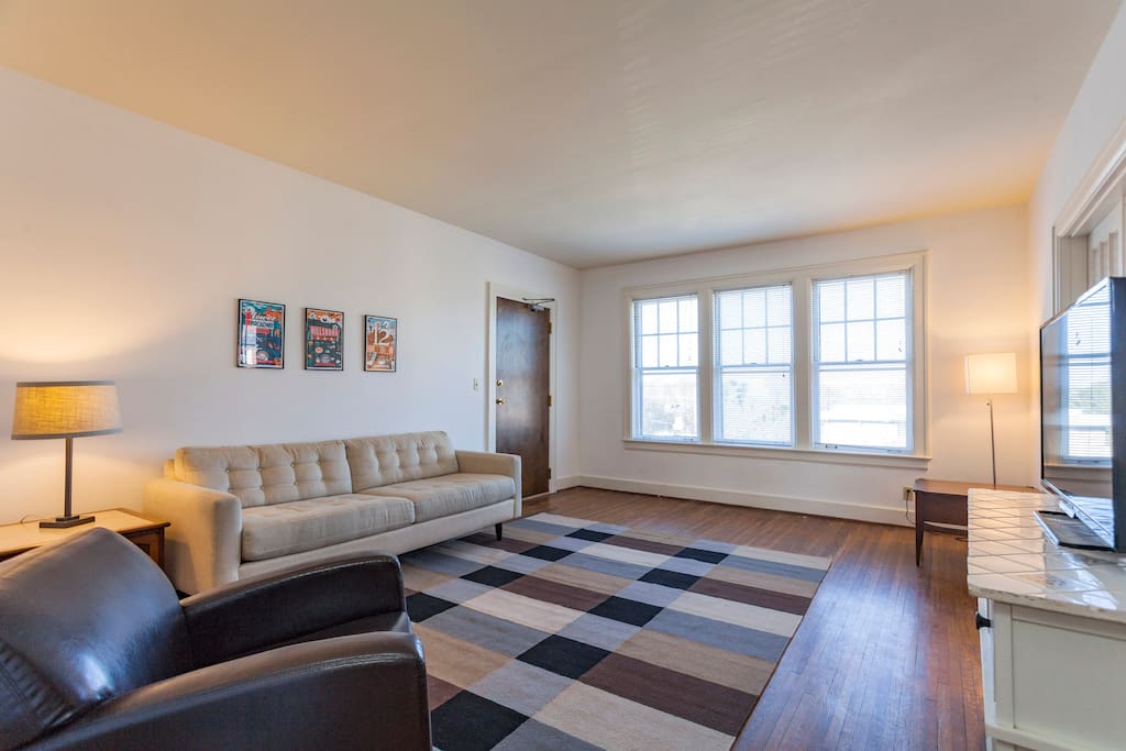 Permit #201527863
Living room