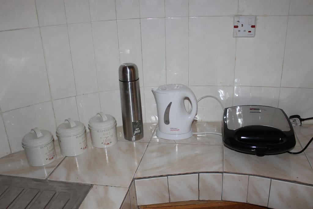MINI KITCHENETTE