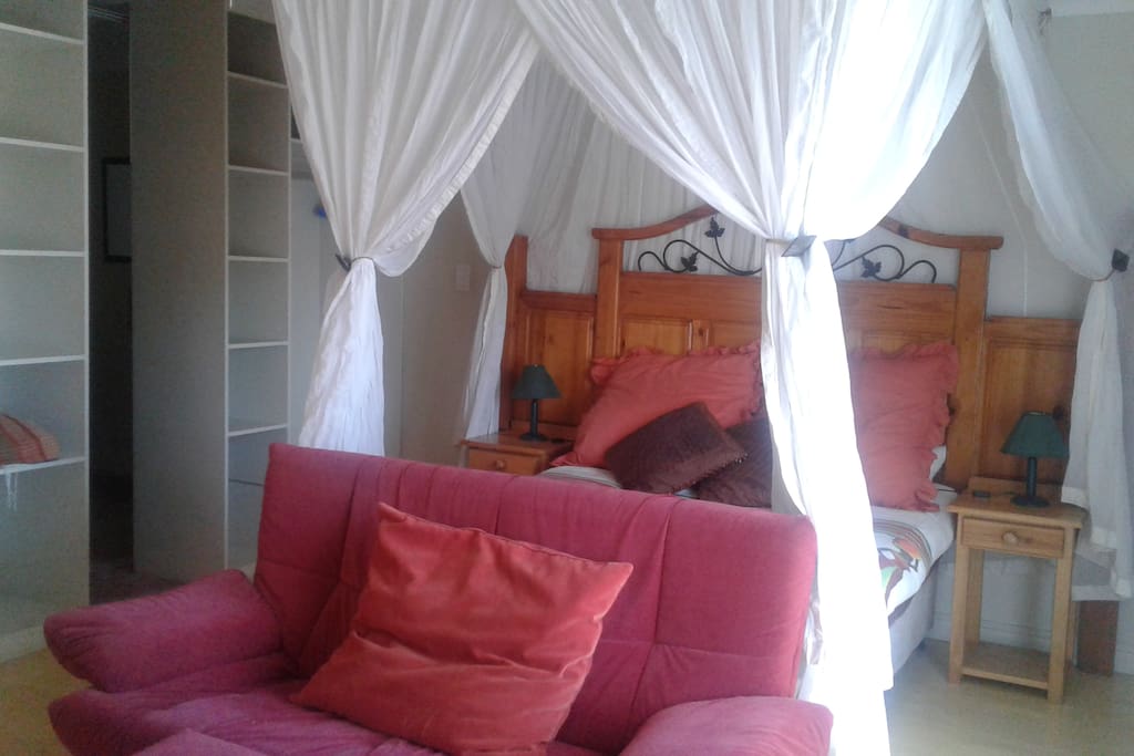 The "AFRICAN" room, ensuite with large bath