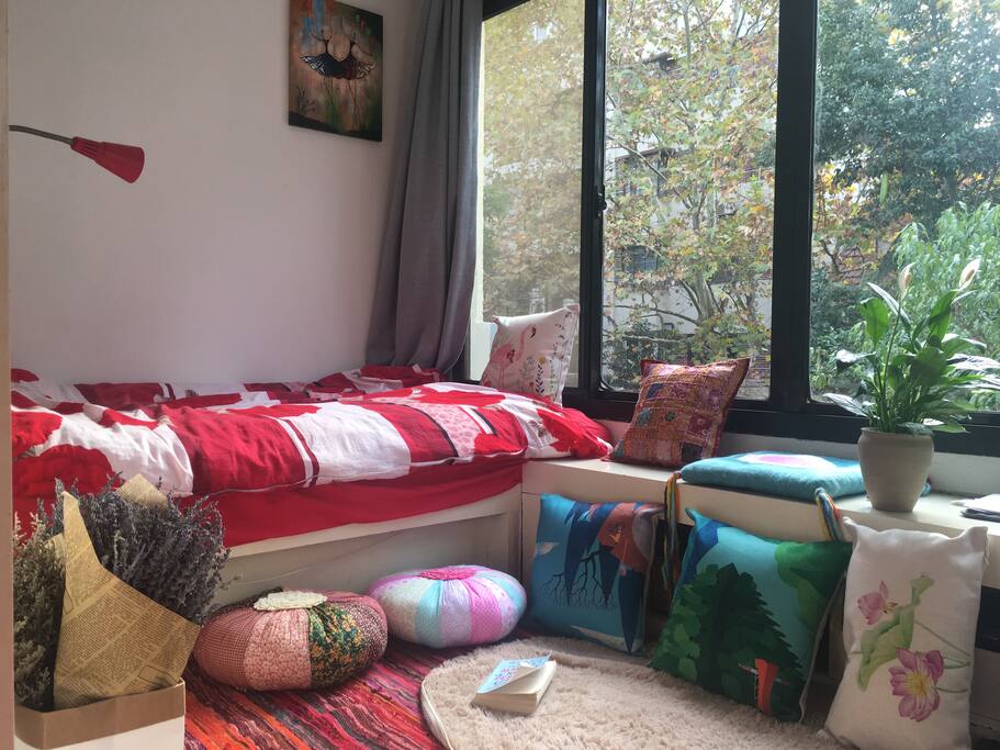 Sunroom: bedroom and reading room (Autumn)