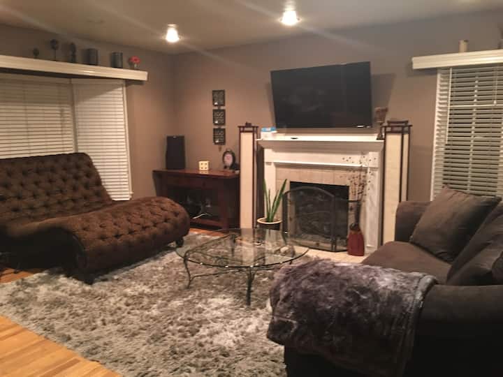 Beautiful and stylish living complete with a ultra 4k TV loaded with 1000's of channels, soft couches and coffee table.