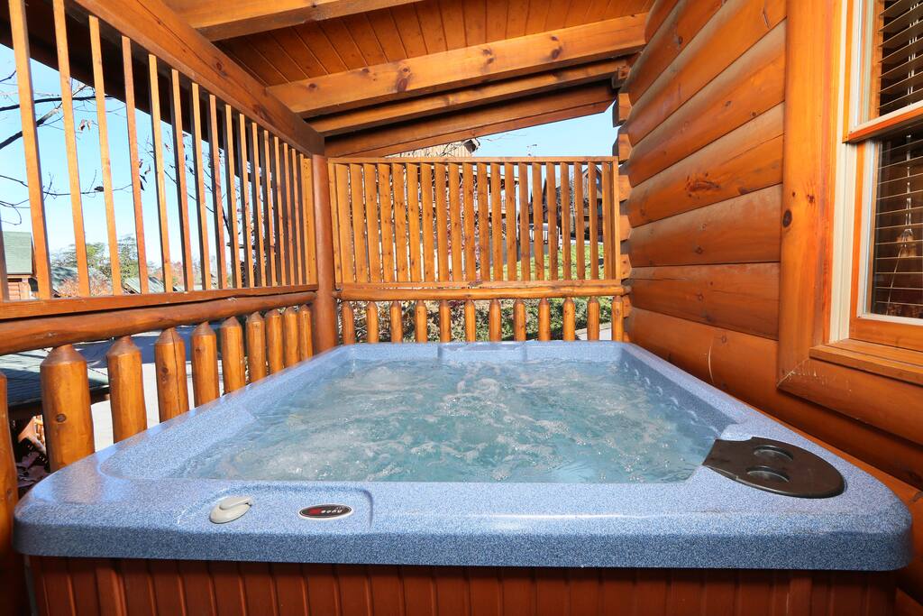 Jacuzzi,Tub,Furniture,Deck,Porch