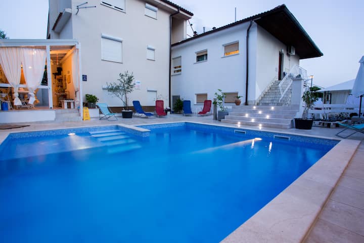 Apartment More With Terace, View To The Sea & Pool - Novi Vinodolski