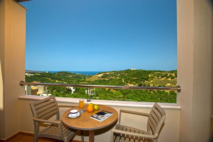 Luxury five bedroom villa near the beach . gallery image 5