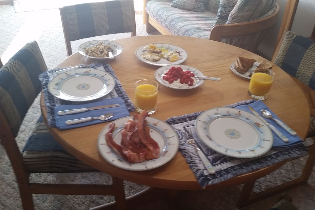 Seating for four at the dining table