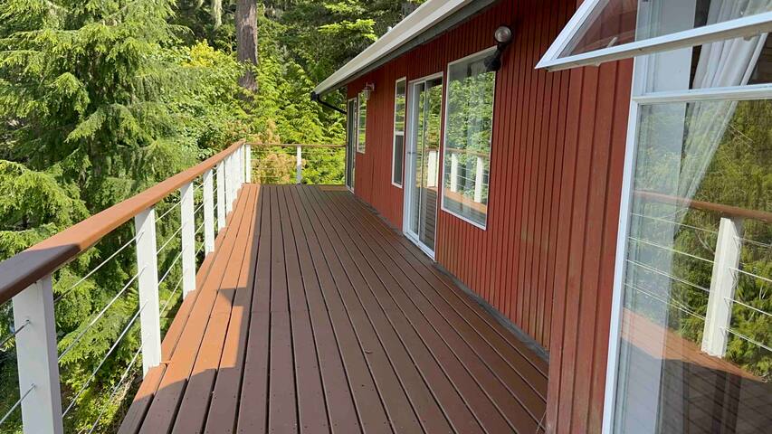 Stunning waterfront house(1～25people )2acres gallery image 5