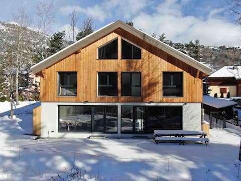 Le Paradis Blanc Luxurious Chalet Spa  Serre-Che