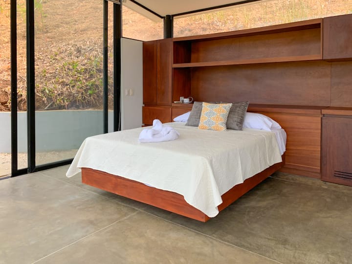 Голямо двойно легло в студио касита