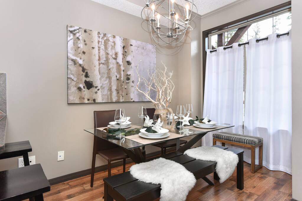Dining room.