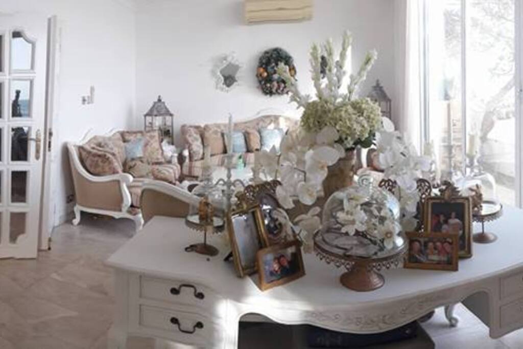 The sitting room overlooking the beach