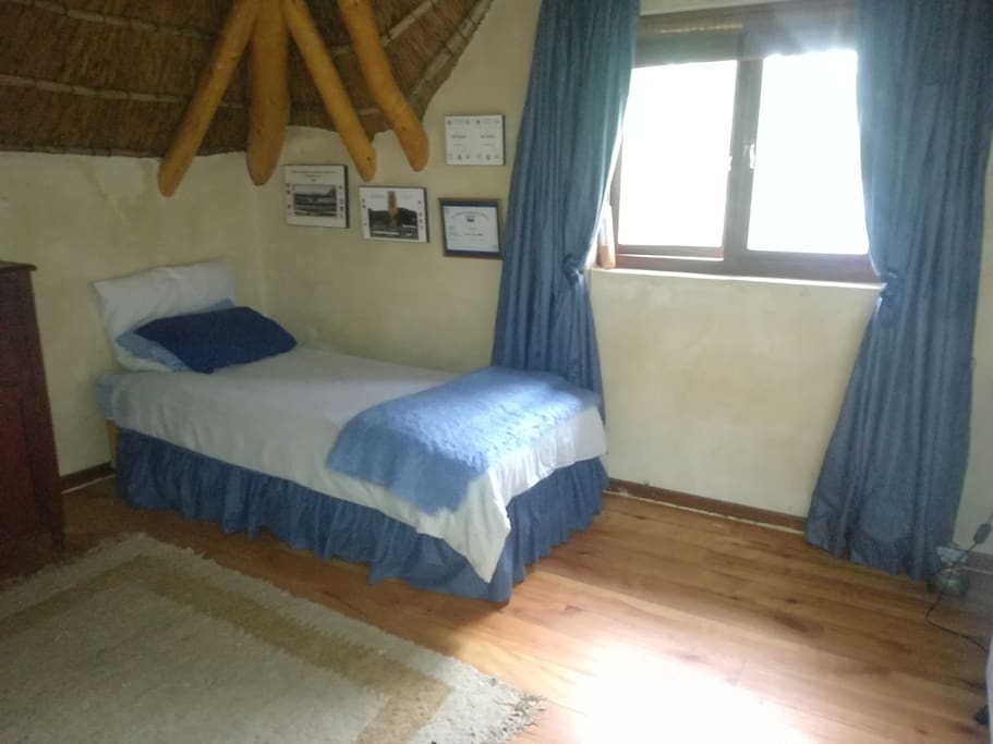 Steven's bedroom
Two single beds, thatch roof and wooden floors.