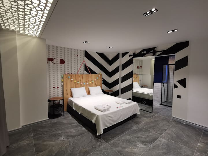The double bedroom located in the villa named red premium VIP is specially designed. It has an en-suite bathroom.