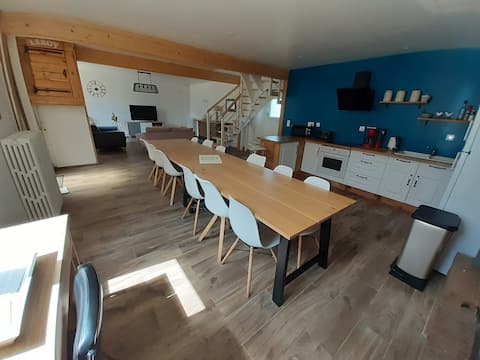 Orchard lodge! (Family home: sleeps 13)