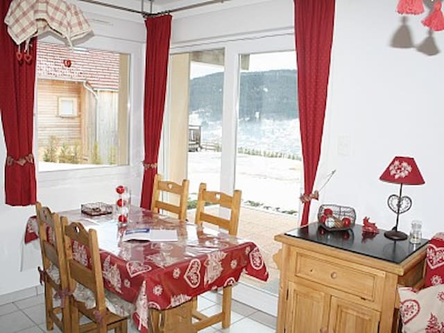 Superbe F2, avec vue panoramique à 900m du centre.