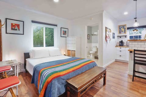 Successful Airbnb property: Private Bamboo Retreat- EV Charger+Prime Location in Burbank
