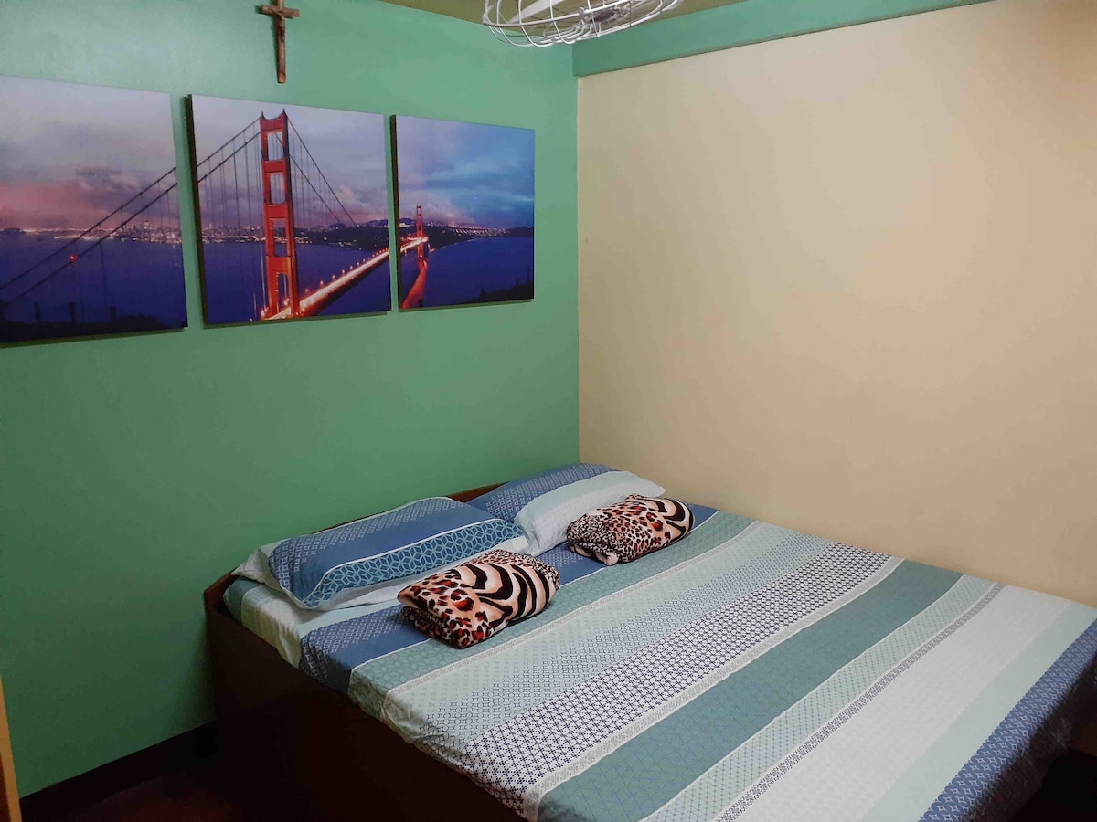 Ნომერი 4 1 საწოლიანი საწოლით 