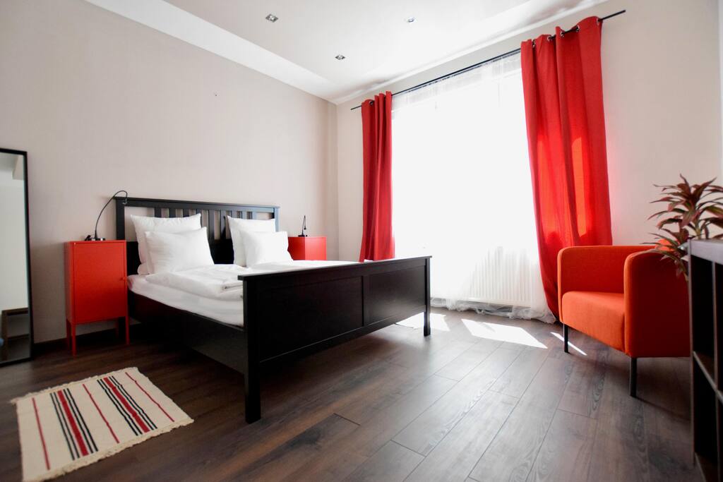 2nd bedroom