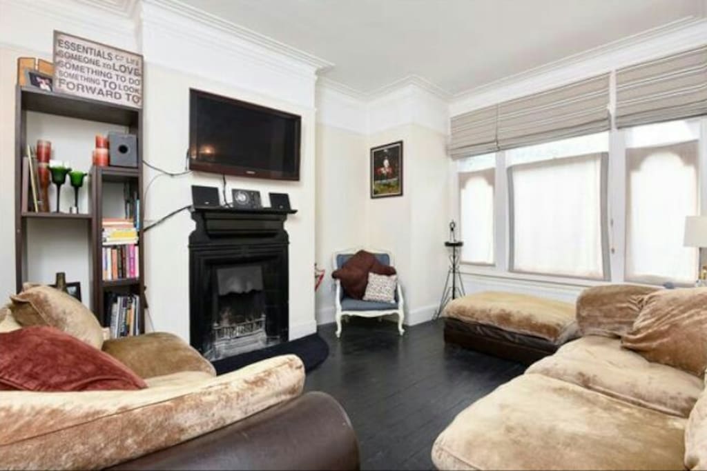 lounge with 42" Samsung tv with chrome cast access to Internet. huge sofas for comfort + working open fire place