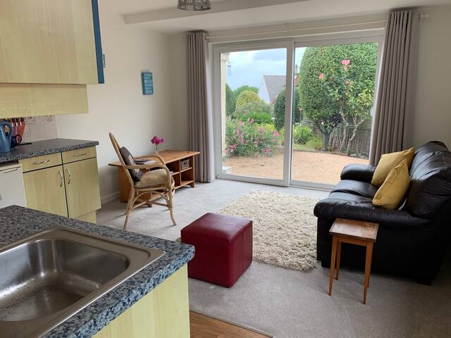 Rozel Bay - self contained one bedroom flat