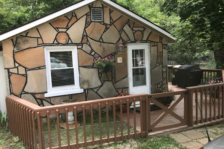 Luxury Tiny House Right On the Lake