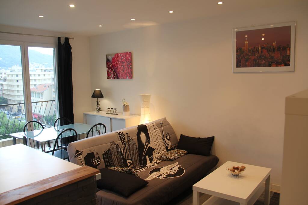Salon cosy, avec clic-clac double couchage
