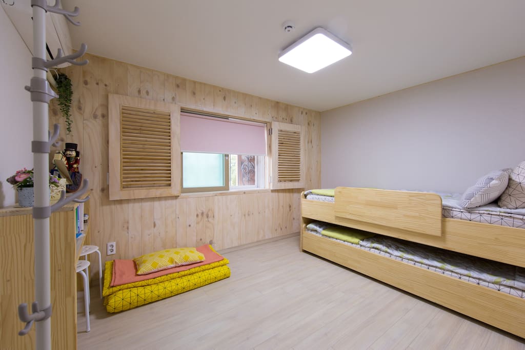 3번째 게스트는 요세트
3st mattress on the floor.
