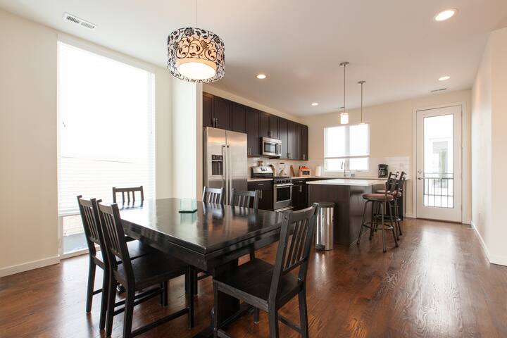 Modern Rowhome in Trendy RiNo! gallery image 5