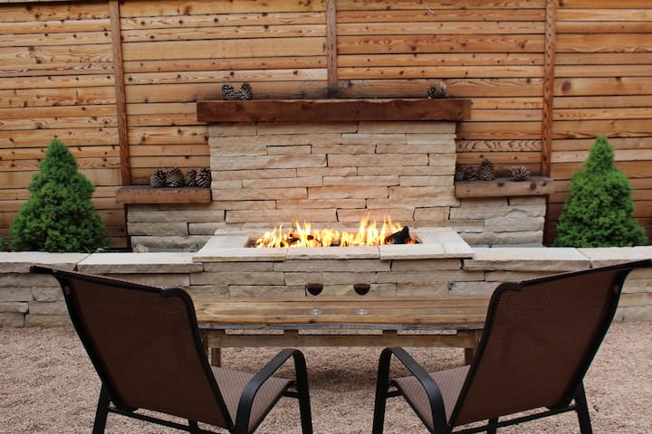 Neighborhood Feel – Steps Away From City