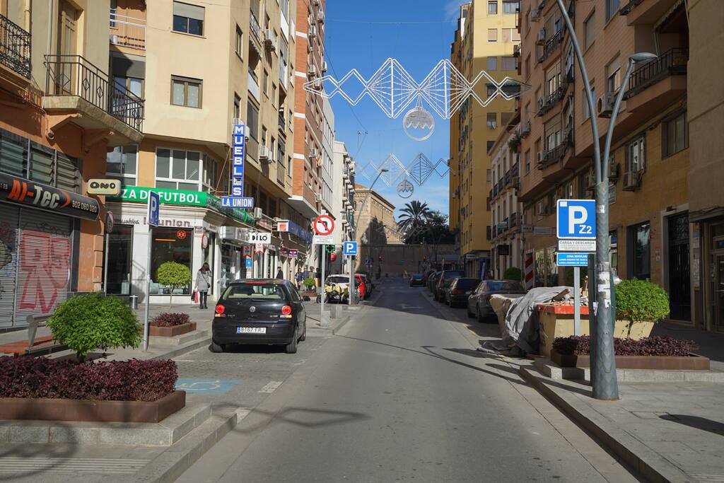 Primero debes ir hasta la Calle Javier Sanz