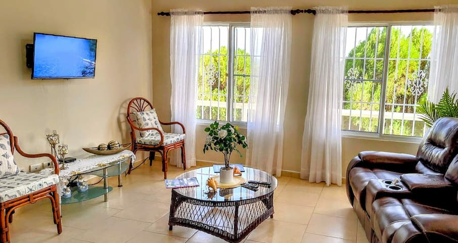 Entire home with 1 bedrooms in Sosua - Paraíso Encantador con Piscina.