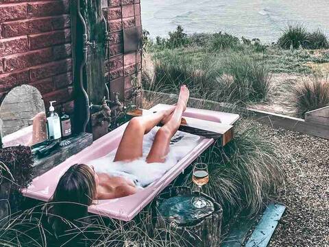 C l i f f  T o p  on  P a r k    unplug & recharge