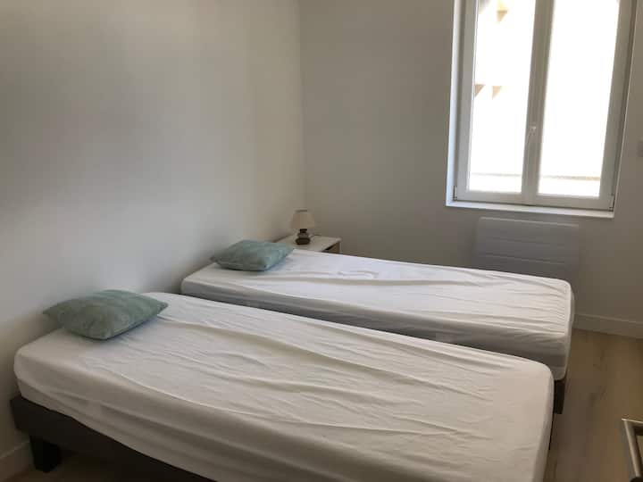 Спална соба 3 или 2 единечни кревета или голем 160/200