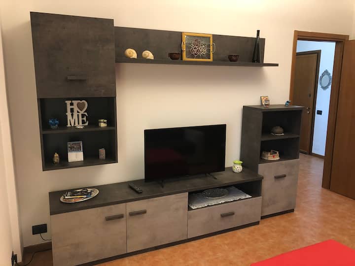 Sebule yenye Televisheni janja ya inchi 40