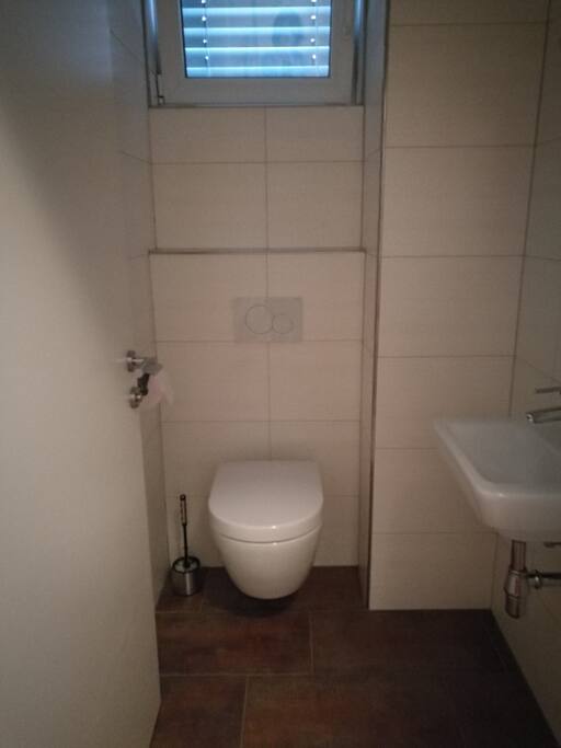 1. WC (Gäste-WC)