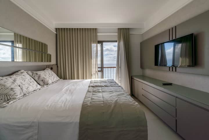 Dormitorio doble con balcón con vistas al mar