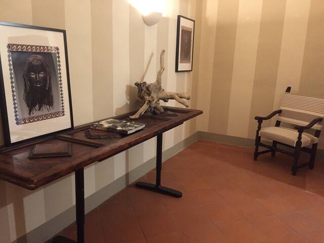 Deco eclecttica in Casa del 14′ secolo con corte gallery image 5