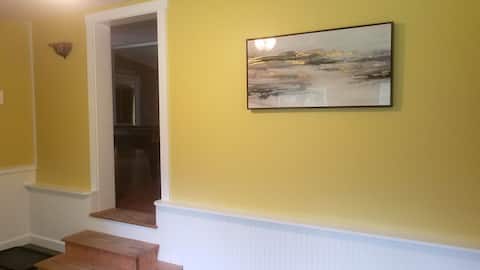 Comfortable 3 Bedroom King size Master w/ En suite