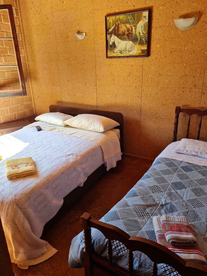 Dormitorio 2 con
capacidad para 4 personas.